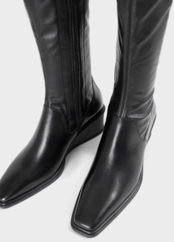 Anino Boot in Black