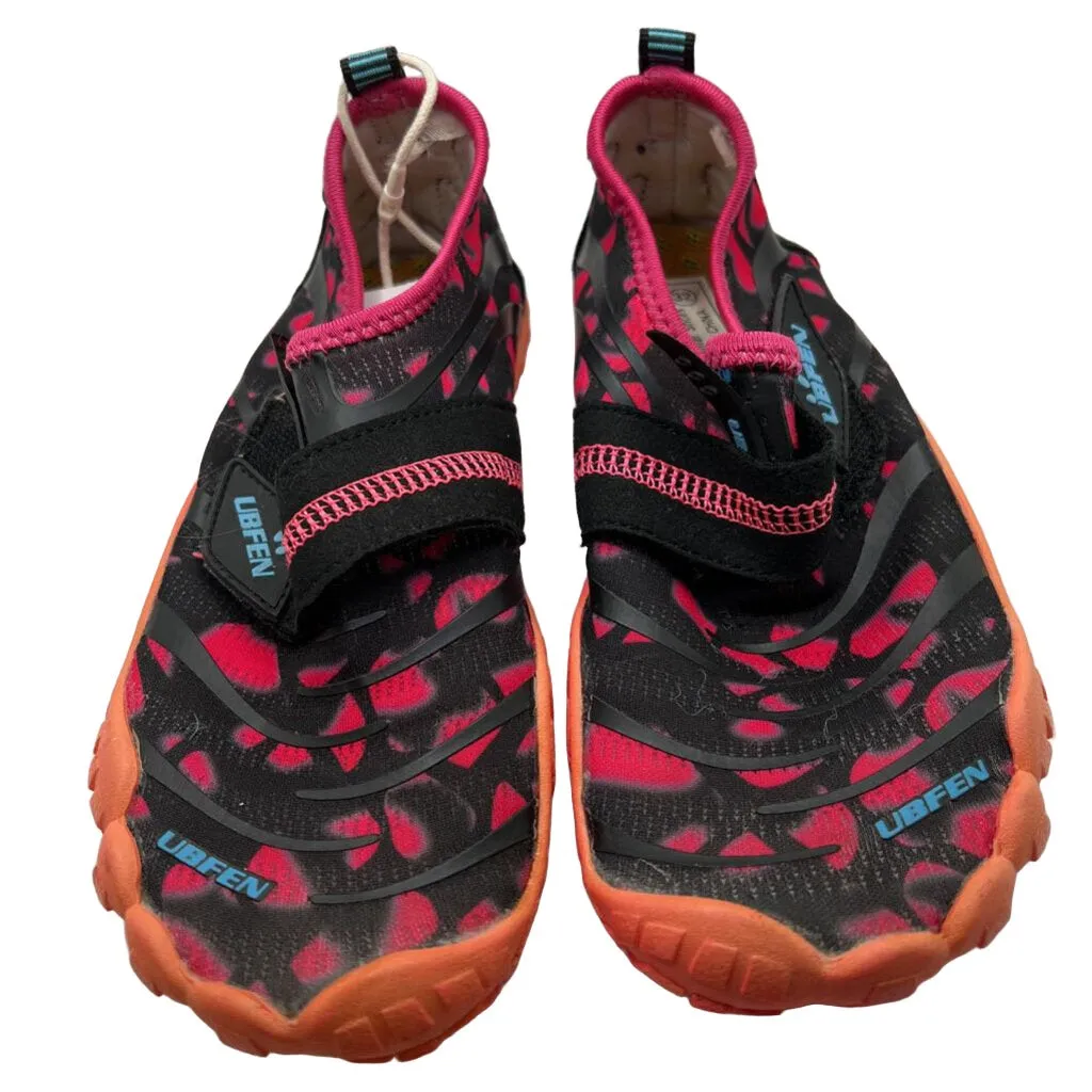 Water Shoes / Pink Spots